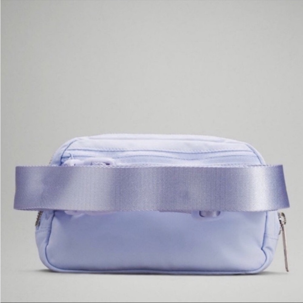 Lululemon Everywhere Belt Bag Lavender 1L —#039 - Picture 4 of 6